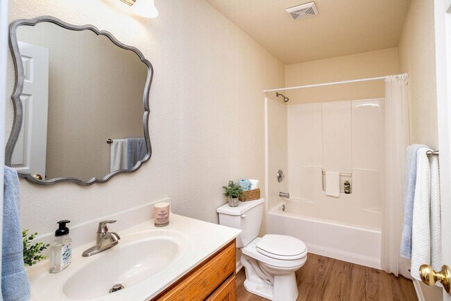 Building Photo - 4522 Waterloo Dr