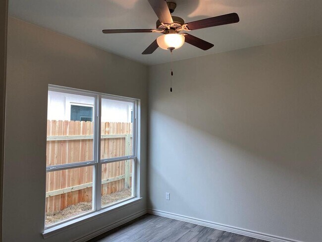 Building Photo - 525 CR 306
