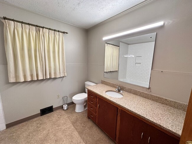 Building Photo - Graham area