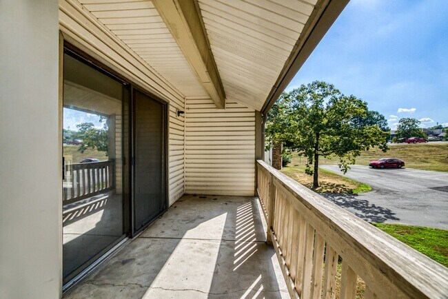 Building Photo - 2 Bedroom 2 Bath TOTALLY Renovated Maumelle Condo