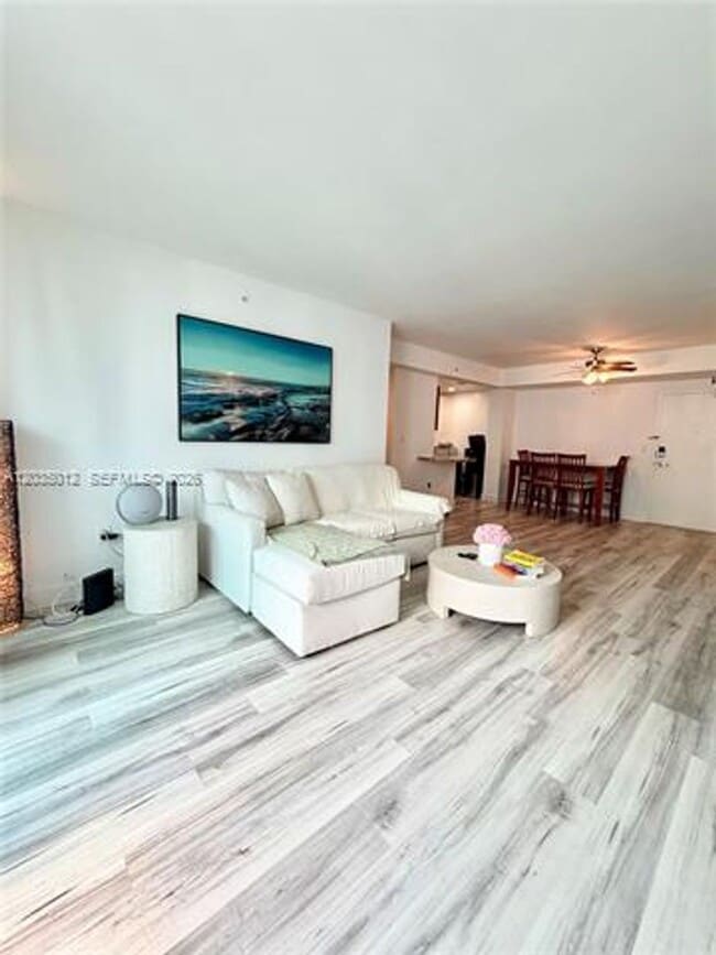Building Photo - 7501 E Treasure Dr