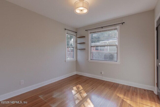 Building Photo - 1375 Menna St