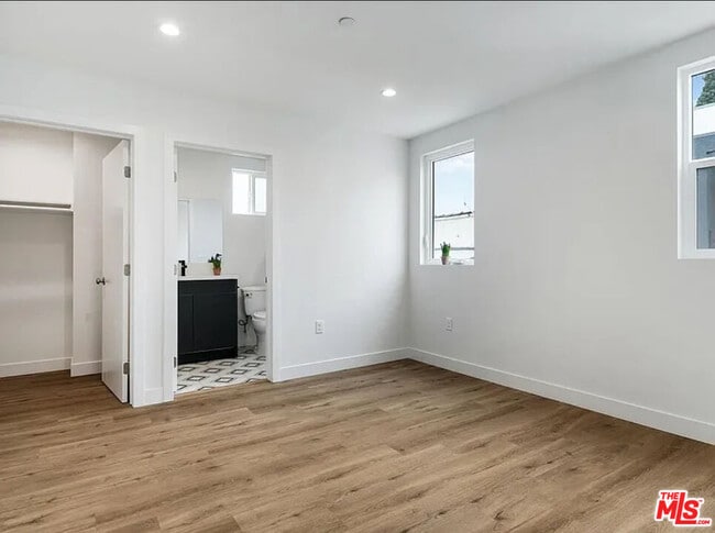 Building Photo - 334 Alexandria Ave