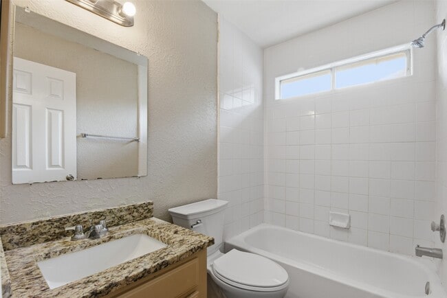 Building Photo - 3327 Shady Glen Ln