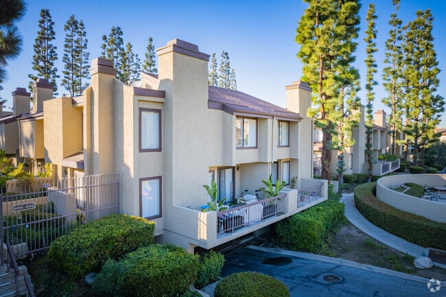 5950 Buckingham Pkwy Culver City, CA 90230 - Adobe Grande
