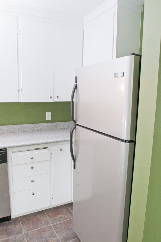 Building Photo - 1006 W Nickerson St