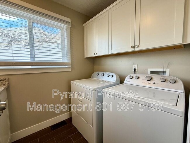 Building Photo - 3185 S 900 E