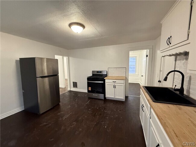 Building Photo - 108 Spring St