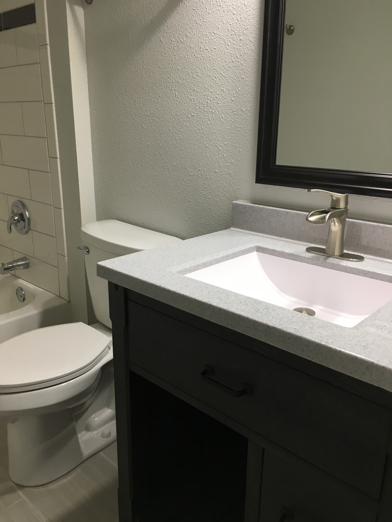 Building Photo - 410 E Mill St