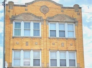 Building Photo - 4343 W Diversey Ave
