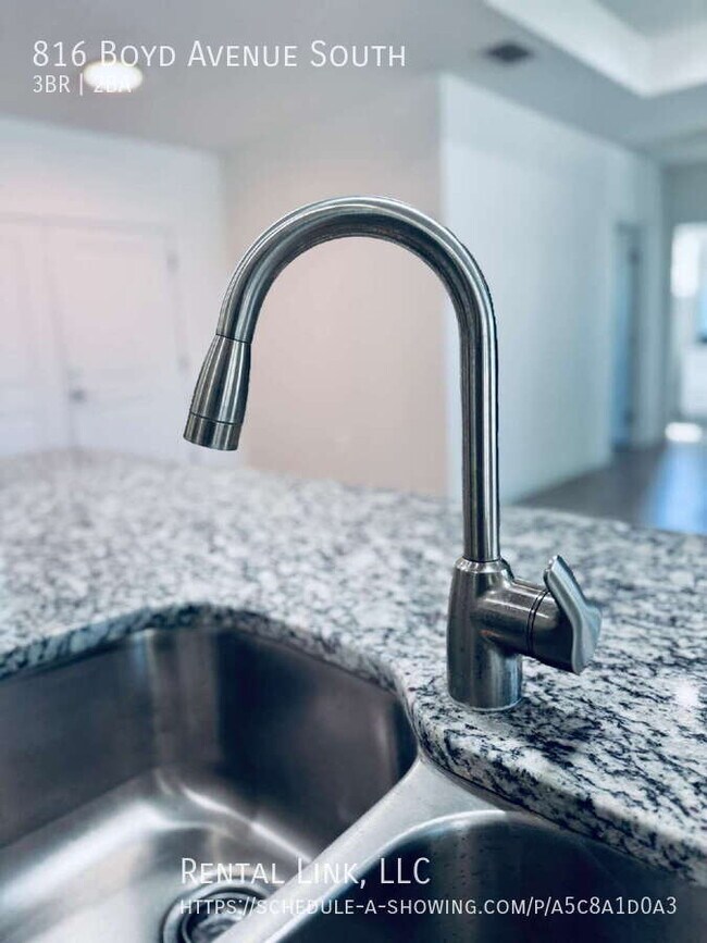 Building Photo - 816 Boyd Ave S