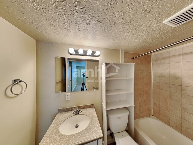 Building Photo - 2204 N 1960 W