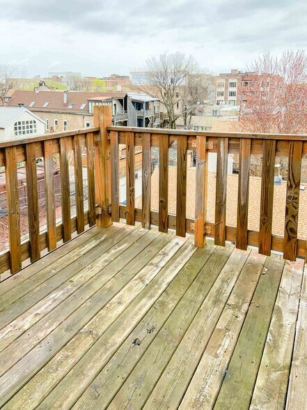 Building Photo - 2318 N Southport Ave