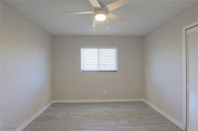 Building Photo - 629 SW Santa Barbara Pl