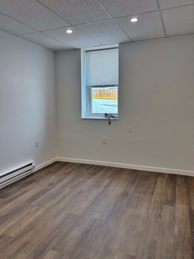 Building Photo - 1002 S 6th St