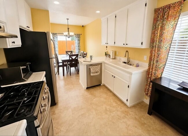 Building Photo - 3BD 2.5BA In Santa Maria, CA