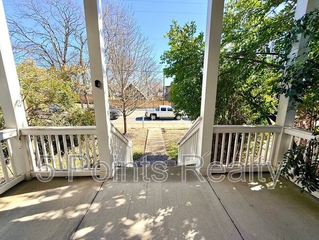 Building Photo - 2209 10th Ave S