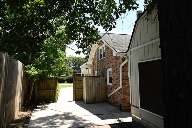 Building Photo - 1265 Penny Cir