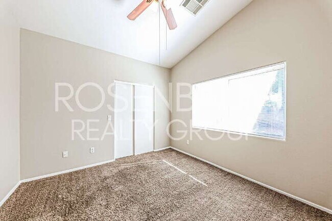 Building Photo - Gorgeous 3-bedrooms, 2-baths home located ...