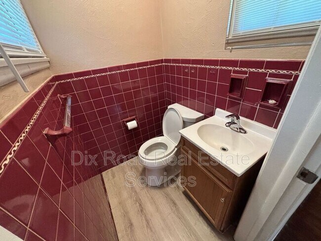 Building Photo - 4984 OH-122