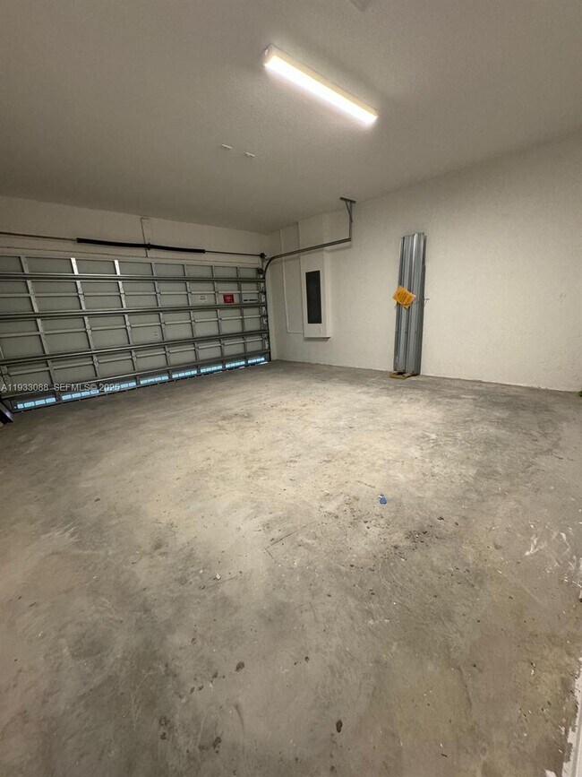 Building Photo - 16124 SW 148th Pl