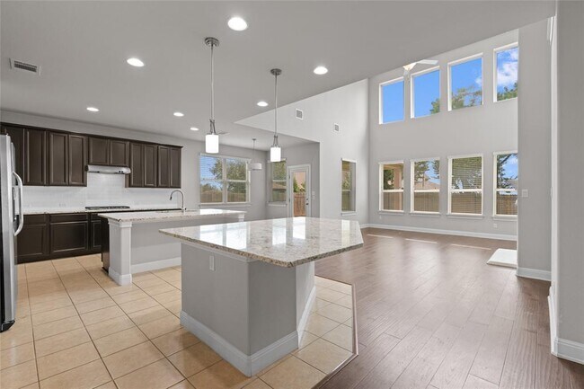 Building Photo - 15601 Cabrillo Way