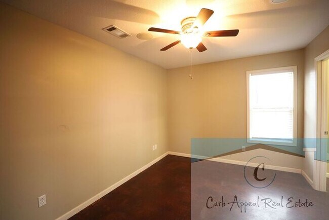 Building Photo - Internet included!! Spacious 1 bed /1 full bath apt - includes washer/dryer