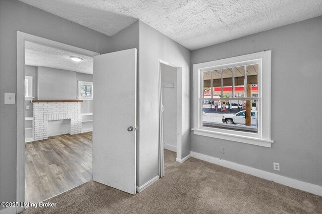 Building Photo - 221 W Woodlawn Ave