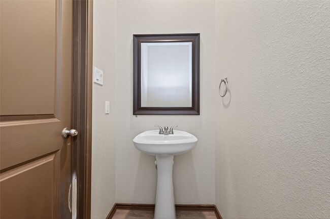 Building Photo - 804 Pearl River