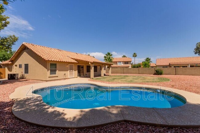 Building Photo - 2381 W Redwood Dr