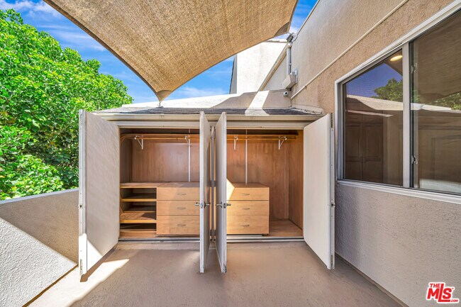 Building Photo - 4477 Woodman Ave