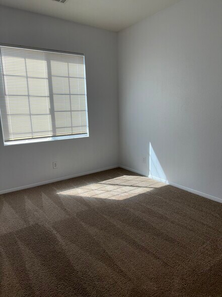 Building Photo - 10519 Allegrini Dr