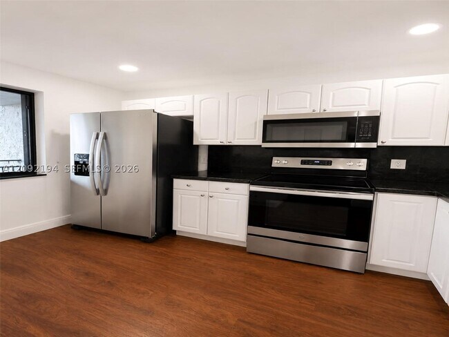 Building Photo - 16571 Blatt Blvd