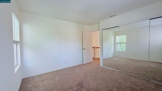 Building Photo - 1023 Vista Pointe Cir