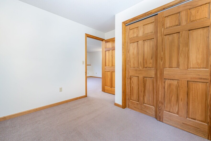 Building Photo - 84 Eastwood Dr