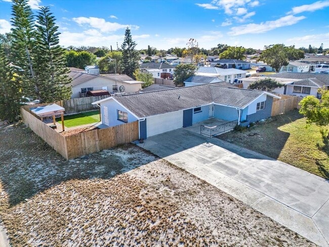 Building Photo - 7902 Canna Dr