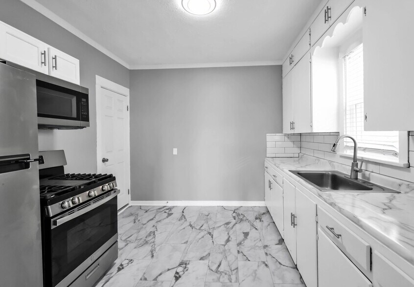 Building Photo - 3860 Dodge St