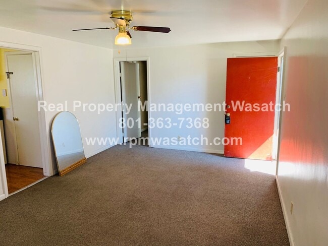 Building Photo - Check out This 2 Bedroom 1 Bathroom Salt L...