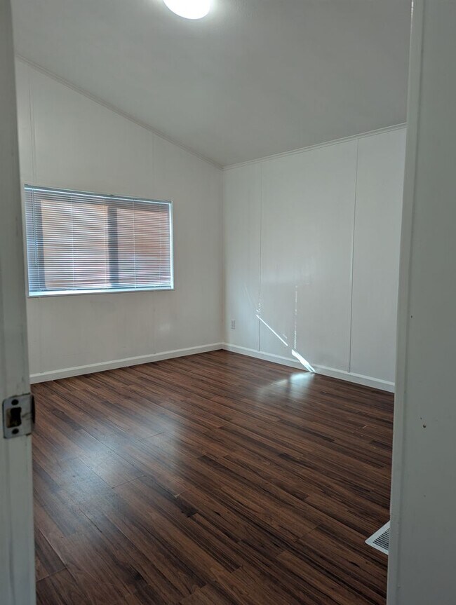 Building Photo - 3 Bedroom/2 bath Home Available Now!! Rent $1700/ Security Deposit $1700