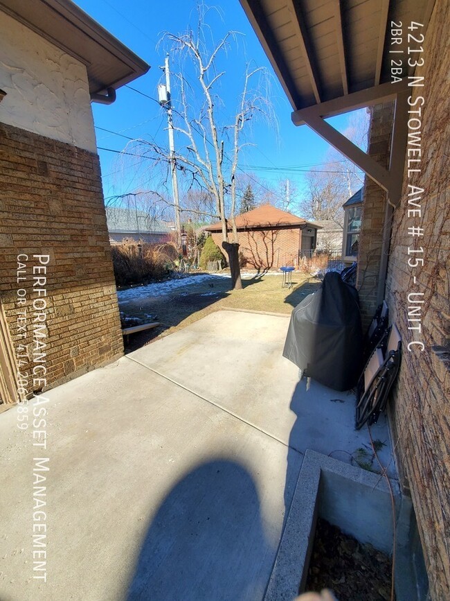 Building Photo - Cozy 2BD/1.5BA Shorewood Triplex