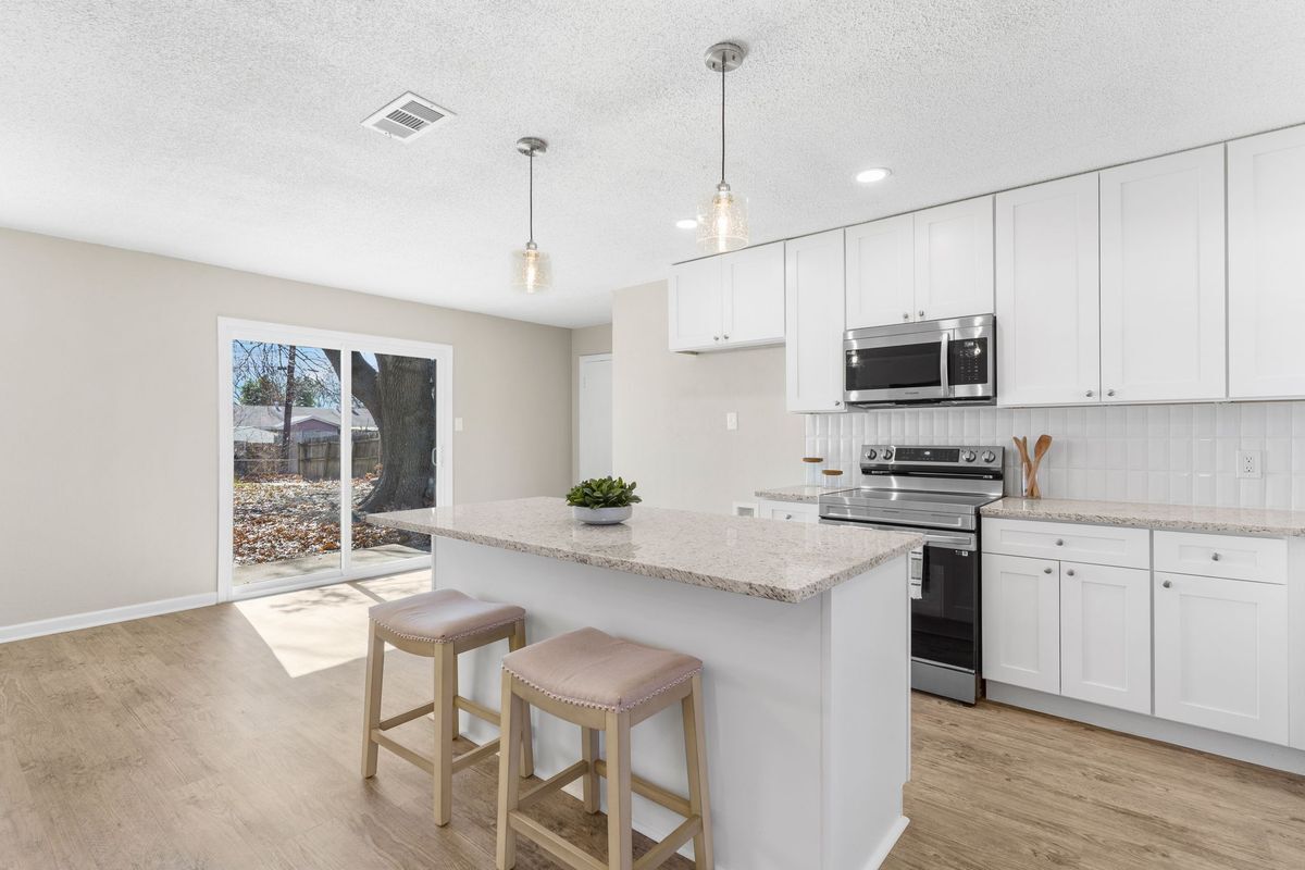 Building Photo - 714 Pleasant Valley Rd