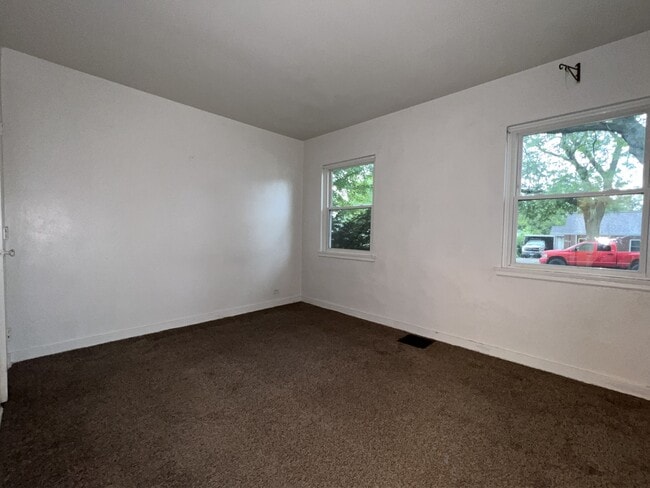 Building Photo - 2030 Chaney Rd