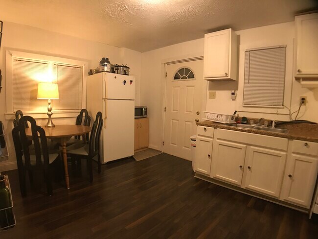 Building Photo - 1734 Olive St