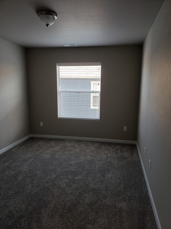 Building Photo - 4691 Pleasant Port View