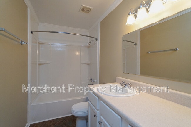 Building Photo - 717 Bennett St