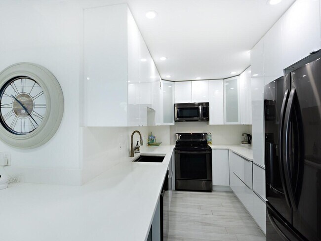 Building Photo - 3450 S Ocean Blvd