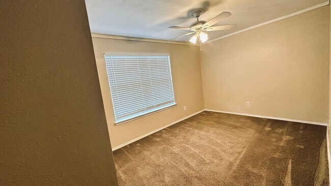 Building Photo - 5 Bedroom Home in Dover Subdivision!