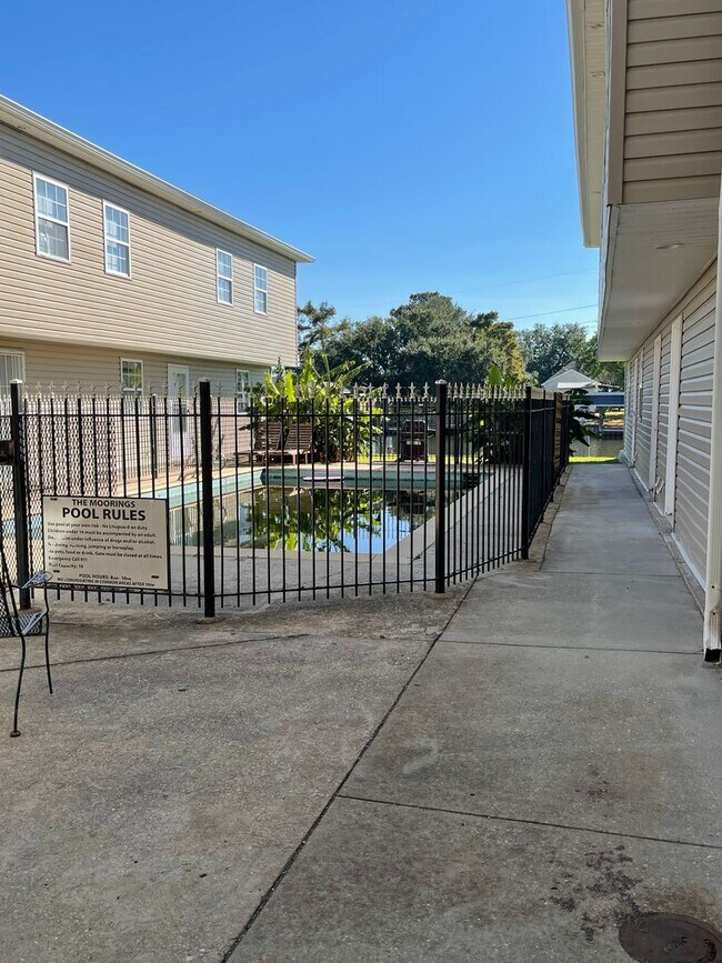 Building Photo - Condo Living Is The Life For You