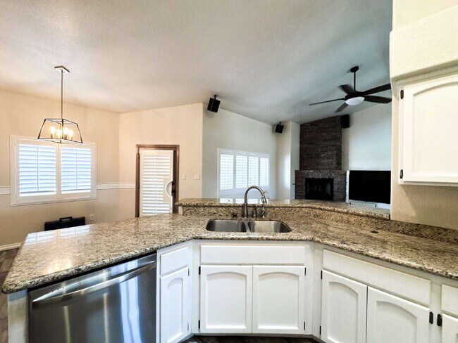 Building Photo - “Spacious 4-Bedroom, 2-Bathroom Home with Pool in Tamarack”