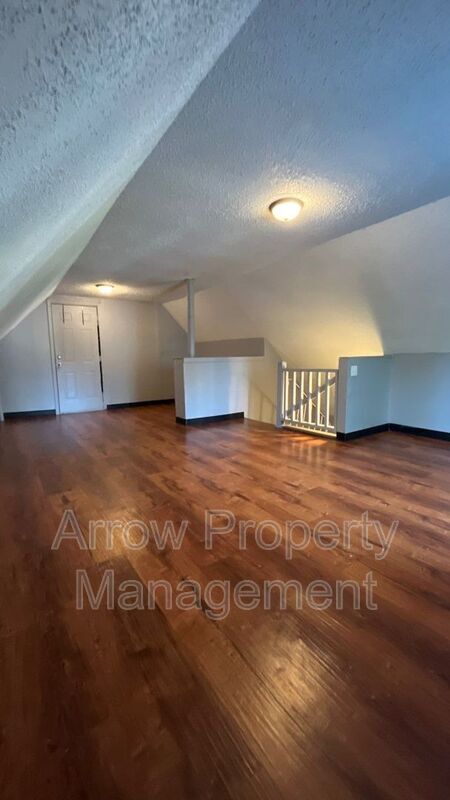 Building Photo - 1215 Peach St